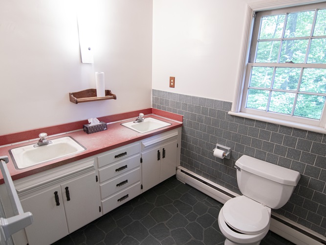 Bath-Upper-Level-1