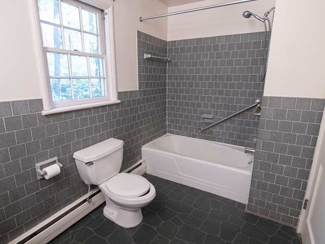 Bath-Upper-Level-2